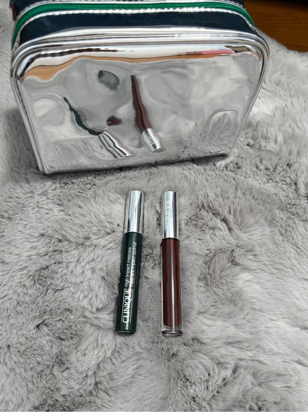 Clinique Full Size High Impact Mascara, Black Honey Pop Plush Lip Gloss and Bag